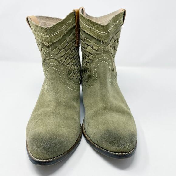 Diba True Sage Green Suede Free Pass Western Ankle Booties Women's Sz 9 Pull On - Picture 2 of 9